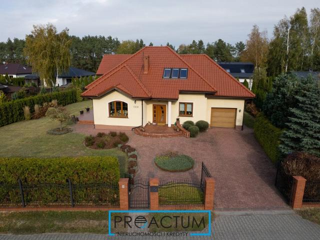 Przestronny dom 183 m² z tarasem i garażem polecam!