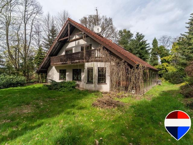 Przestronny dom 194 m² z oranżerią i kominkiem na 40 arów