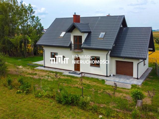 Przestronny dom 195 m² z dużą działką w Cieszanowie