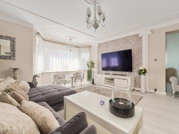 Przestronny dom 195 m² z garażem i ogrodem w Żarowie