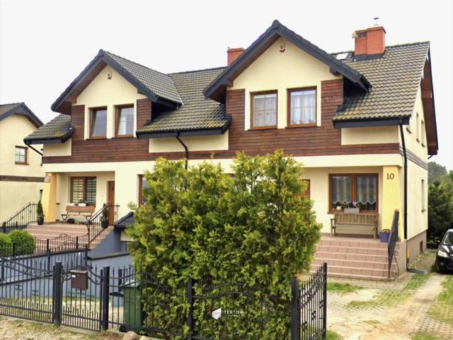 Przestronny dom bliźniak z garażem i ogrodem w Bojanie