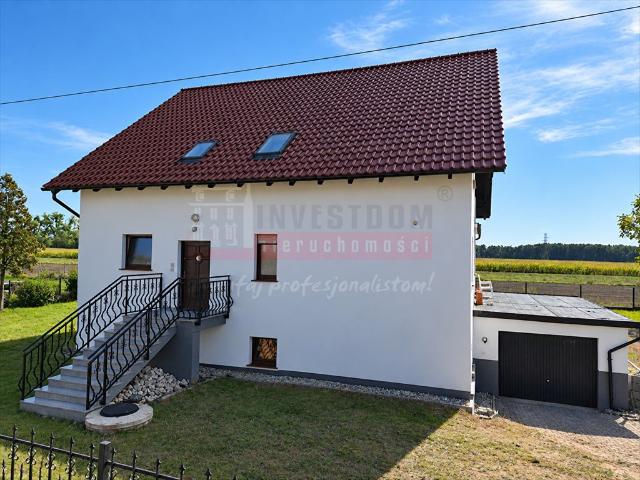 Przestronny dom 205 m² z garażem i widokiem na pola polecam!