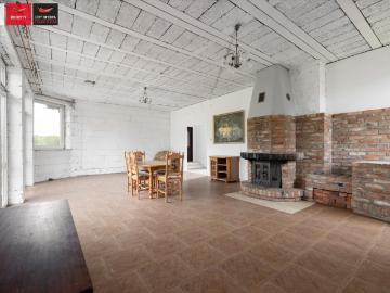 Przestronny dom 209 m² z dużą działką i garażem