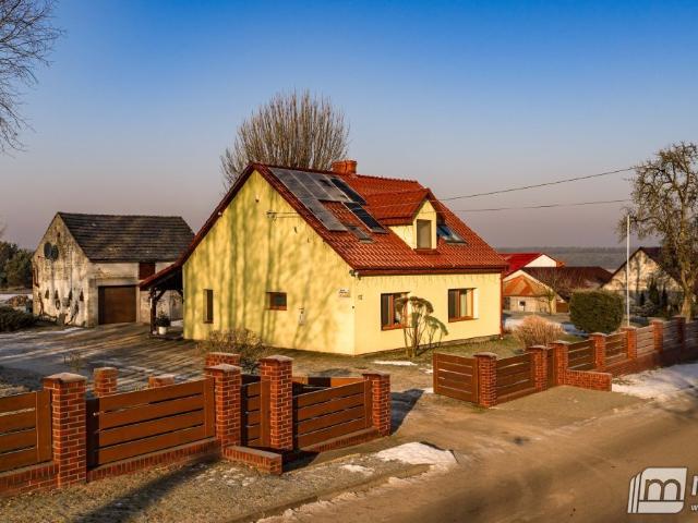 Przestronny dom 200 m2 z 8 pokojami, ogrzewanie i fotowoltaika