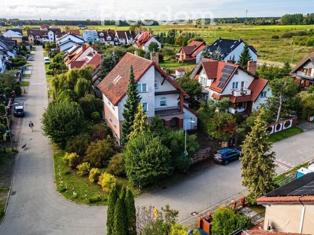 Przestronny dom 200 m2 z ogrodem i garażem, Radzikowo