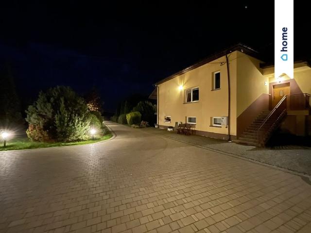 Przestronny dom 200 m² na dużej działce z garażem i budynkami