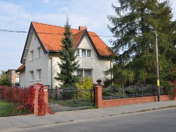 Przestronny dom 200 m² z dużą działką i potencjałem