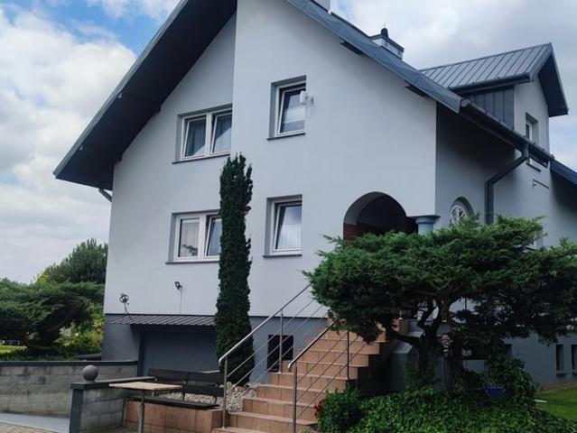 Polecam przestronny dom 200 m² z dużą działką w Wojcieszynie