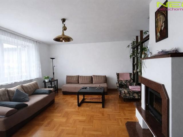 Przestronny dom 200 m² z kominkiem garażem i ogrodem