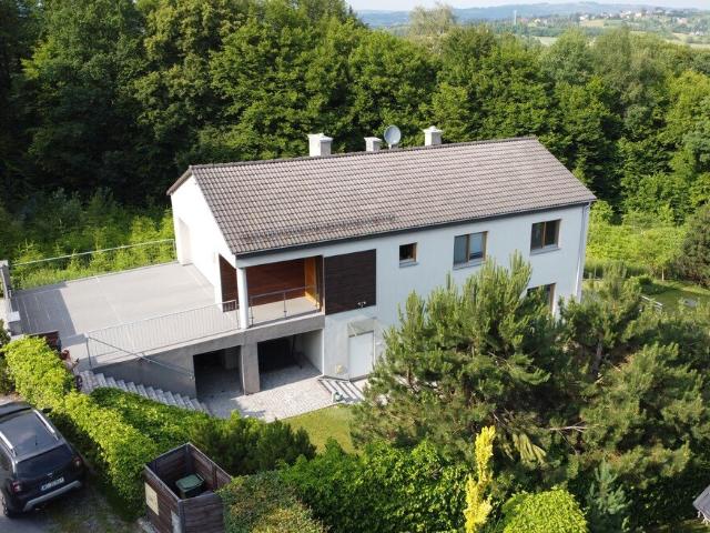 Do sprzedania przestronny dom 215 m² z tarasem i kominkiem