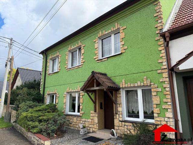 Przestronny dom 215 m² z dużym strychem i garażami polecam