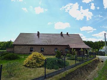 Przestronny dom 215 m² z garażem i ogrodem w Unieszowie