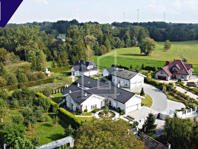 Przestronny dom 217 m2 z dużą działką i nowoczesnymi technologiami