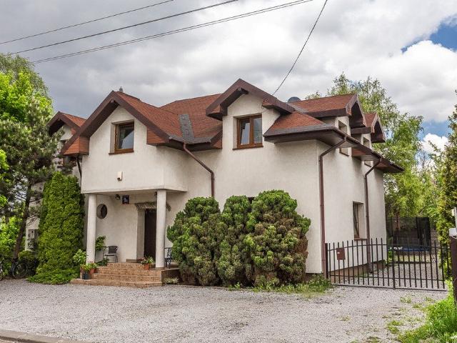 Przestronny dom 218 m² w Łodzi Górnej z 7 pokojami