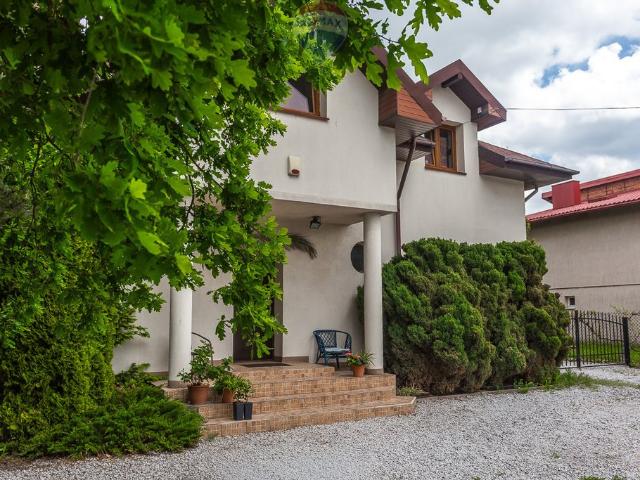 Przestronny dom 218 m² z 7 pokojami w spokojnej Łodzi