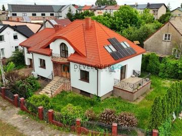 Przestronny dom 219 m² z balkonami i garażem w Grajewie