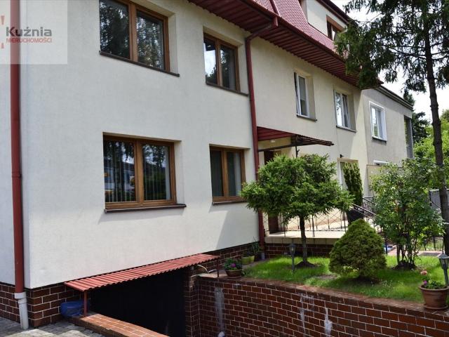 Przestronny dom 210 m2 z garażem i ogrodem na Mokotowie