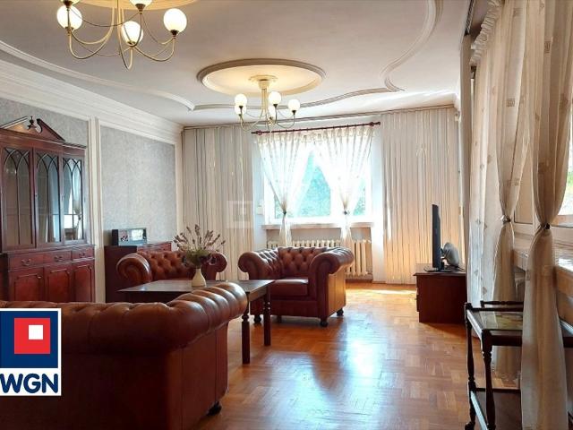 Do sprzedania przestronny dom 210 m² z garażem i tarasem