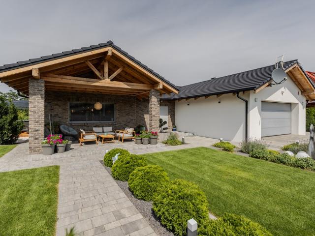 Luksusowy dom 210 m² z basenem i jacuzzi w Fałkowie