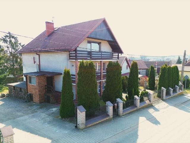 Przestronny dom 212 m2 z balkonem, garażem i poddaszem