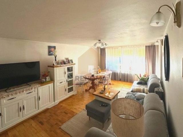 Zapraszam do obejrzenia przestronnego domu 225 m² z garażami i ogrodem