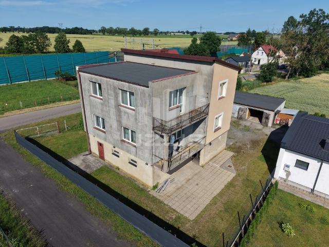 Przestronny dom 220 m2 z garażem i ogrodem w Szymankowie