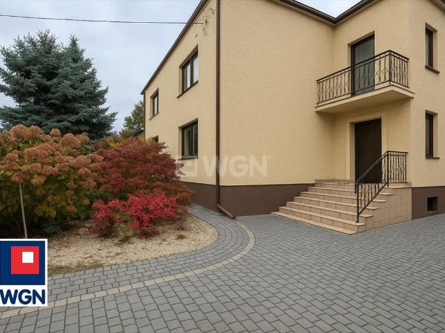 Przestronny dom 220 m2 z osobnymi wejściami i pełnym umeblowaniem