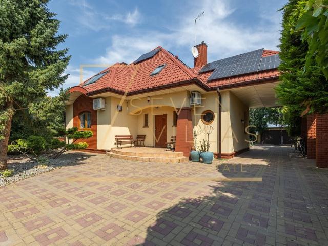 Zapraszam do obejrzenia domu 220 m² z basenem i fotowoltaiką