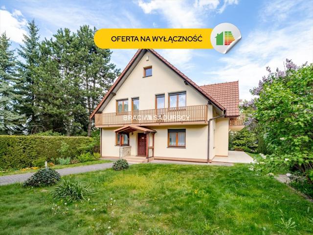 Przestronny dom 220 m² z garażem i balkonami w Krakowie
