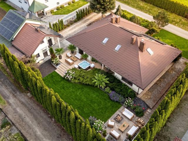 Przestronny dom 220 m² z jacuzzi i fotowoltaiką zapraszam