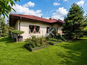 Przestronny dom 220 m² z ogrodem i garażem w Białołęce