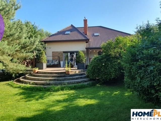 Przestronny dom 220 m² z ogrodem i fotowoltaiką polecam!