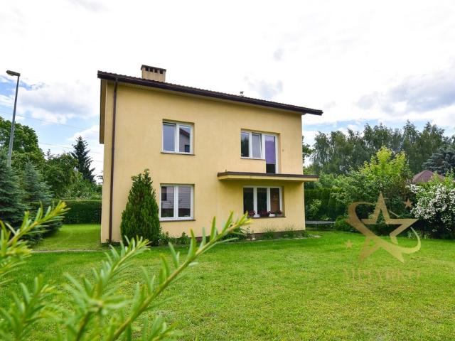 Przestronny dom 220 m² z piwnicą i garażem, potencjał!