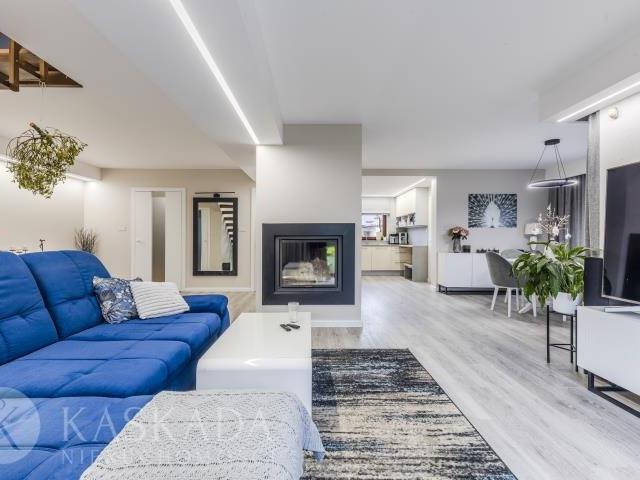 Zapraszam do obejrzenia przestronnego domu 235 m² z garażem i piękną działką