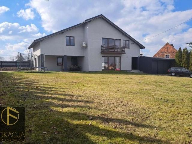 Przestronny dom 237 m² z garażem i poddaszem