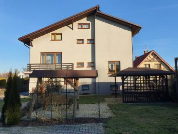 Przestronny dom 238 m² z ogrodem i garażem na 3 auta