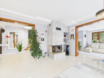 Przestronny dom 245 m² z ogrodem, garażem i nowoczesnym wykończeniem