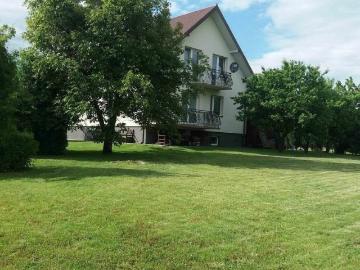 Przestronny dom 245 m² z ogrodem, kominkiem i piwnicą