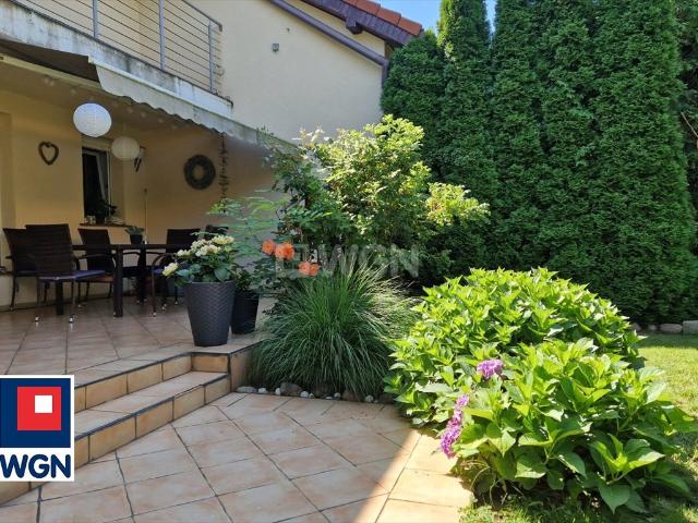 Przestronny dom 248 m² z garażem, tarasem i ogrodem polecam!