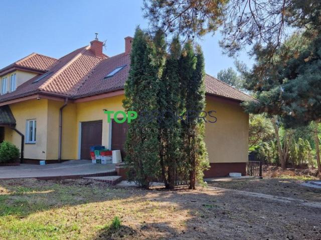 Przestronny dom 240 m2 z garażem, idealny dla rodziny