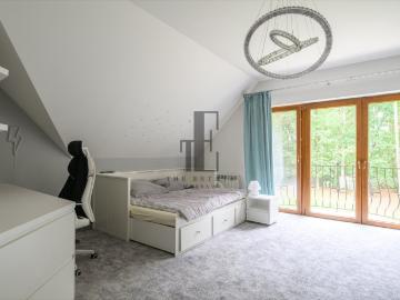 Przestronny dom 240 m2 z ogrodem, garażem i świetną komunikacją