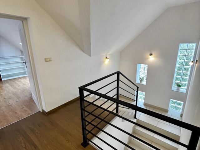 Przestronny dom 240 m² z garażem, blisko Warszawy