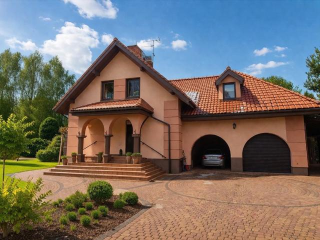 Przestronny dom 250 m2 z ogrodem i tarasem w Częstochowie
