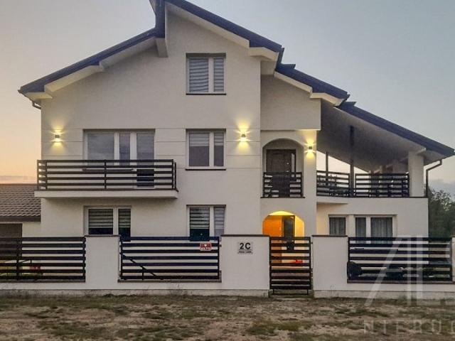 Na sprzedaż przestronny dom 265 m² z dużą działką 1440 m² w Nowym Lubielu