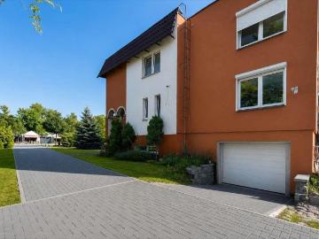 Przestronny dom 265m2 z garażem i dużą działką