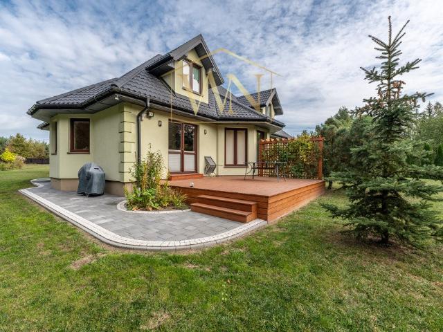 Przestronny dom 266 m² na dużej działce z garażem i ogrodem