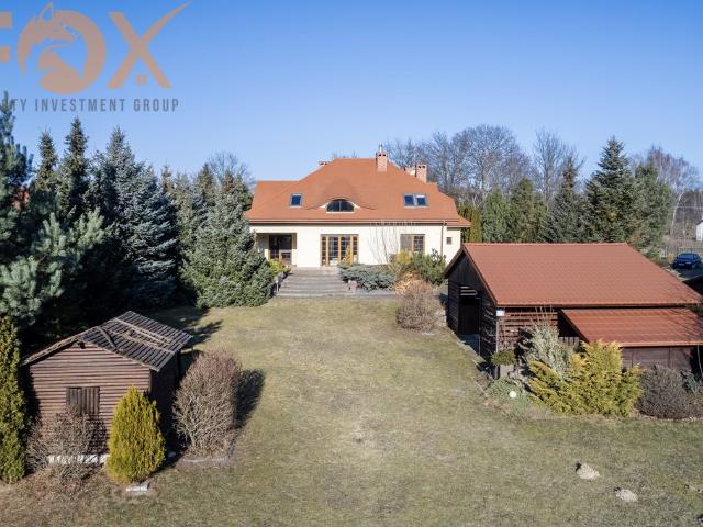 Przestronny dom 268 m² z ogrodem i garażem w Łodzi