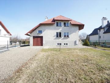 Przestronny dom 260 m2 z dużymi oknami i funkcjonalnym układem