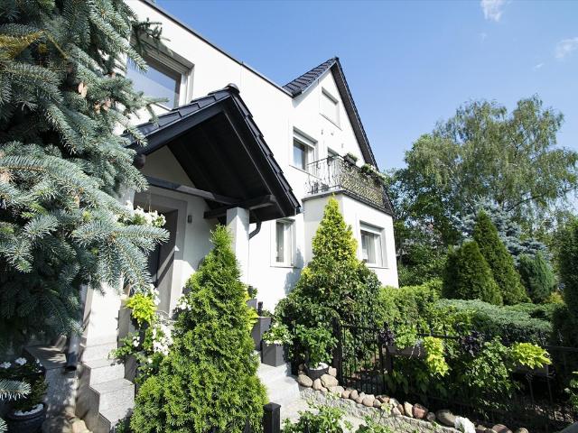 Przestronny dom 260m2 z ogrodem i garażem w Psie Pole