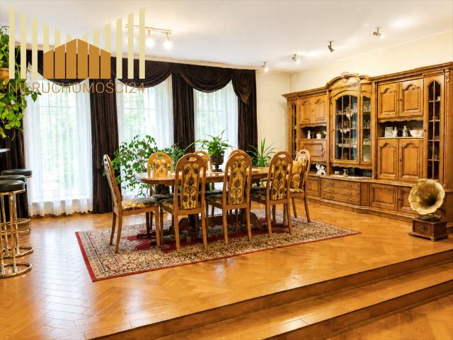 Przestronny dom 263 m2 z dużą działką i garażem